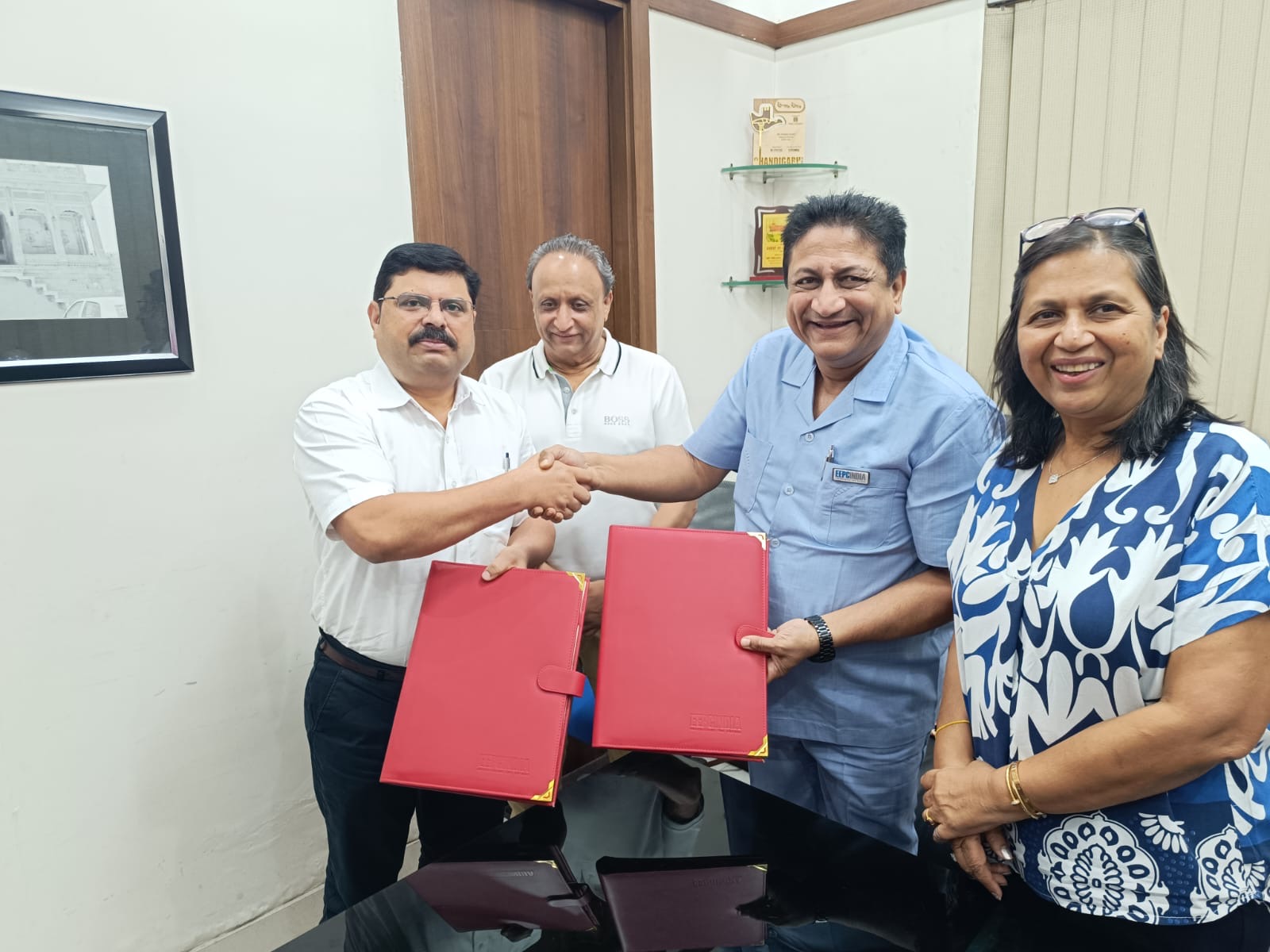 EEPC India signs MoU with Institute of Auto Parts & Hand Tools Technology, Ludhiana, Punjab. Dignitaries after the signining of MoU (right to left)- Ms Kamna Raj Aggarwalla, WC Member, EEPC India; Mr D J Basu, Director (P&A), EEPC India and Coordinator, EEPC India Technology Centre; Mr Jyoti Prakash, MD, Vishal Tools and Forging (EEPC India member) and Dr Sanjeev Katoch, GM, RDCBSM.