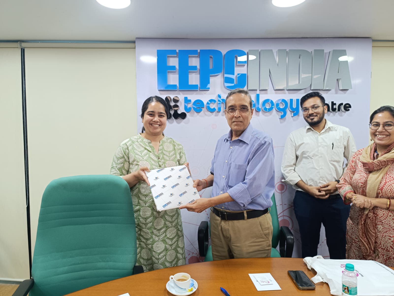 Mr. Arun Kumar Garodia, Immediate Past Chairman, EEPC India, felicitating Ms. Sanvid Tuljapurkar (in green attire), Consultant, Tulip Consultancy. Mr. Aman Agarwal, Asstt. Manager (Exports), Electrosteel Castings (second from right) was present. Apart from Mr. Garodia ji, EEPC India official Ms. Shrilata Ghosh, Sr. Assistant Director (Policy) was present (far right).
