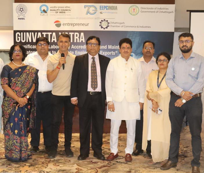 Dignitaries from left: Ms. Jaya Basu, Regional Director (ER), EEPC India; Mr. Ankit Mehta, Bhilai Chapter Convener, EEPC India; Mr. Ajay Bhasin, General Secretary, CCCI; Mr. Prashant Mathur, CEO, IIT Bhilai Foundation; Mr. Jayesh Pandey, Business Consultant, CCCI; Mr. Simon Ekkta GM, DTIC - Durg, Government of Chhattisgarh; Ms. Malancha Das, Dy. Director, NABL and Mr. Shibasish Sen, Executive Officer, EEPC India attended the EEPC India (ER) and Technology Centre of EEPC India joint event.