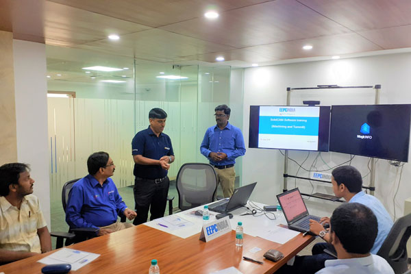 Mr. D. Karthikeyan, Assistant Head, EEPC India Technology Centre, Bengaluru welcoming the participants at the training session. On his right - Mr. Ashok Kumar, Product Manager, SolidCam India