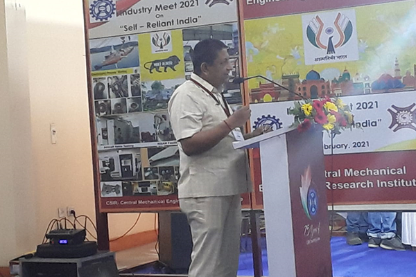 Mr. Dhruba Jyoti Basu, Sr. Joint Director (P&A), EEPC India addressing the Industry Meet 2021 on “Self-reliant India” organised by CSIR-CMERI (Central Mechanical Engineering Research Institutue), Durgapur, West Bengal on the occasion of their Diamond Jubilee Celebration. 