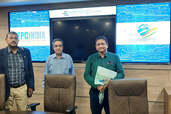 IIT Kharagpur Professor Dr. Siddhartha Das, Dept. of Metallurgical and Materials Engineering and Managing Director, Science and Technology Entrepreneurs` Park (STEP), Prof-in-Charge, Incubation and Entrepreneurship Programs, Sponsored Research and Industrial Consultancy (SRIC) (left) visited EEPC India Technology Centre, Kolkata premises to discuss future technological collaborations between IIT Kharagpur and EEPC India Technology Centre. Mr. Arun Kumar Garodia, Vice Chairman, EEPC India & Member of EEPC India Technology Committee (centre); Mr. D. J. Basu, Sr. Jt. Director, EEPC India & Coordinator, EEPC India Technology Centre (right) were present.